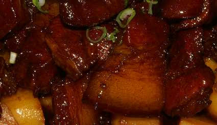 Cinnamomum cassia: Rotgeschmortes Schweinefleisch (红烧肉)
