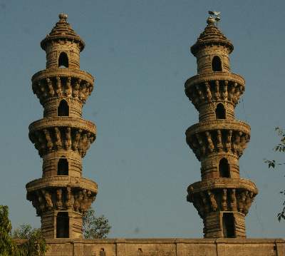 Shaking Minarets ofSidi Bashir Mosque, Ahmedabad, Gujarat (India)