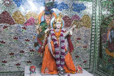 Mirror-clas room with Sarasvati idol inside Mata Mandir (Mother Temple) in Amritsar, Punjab (India)