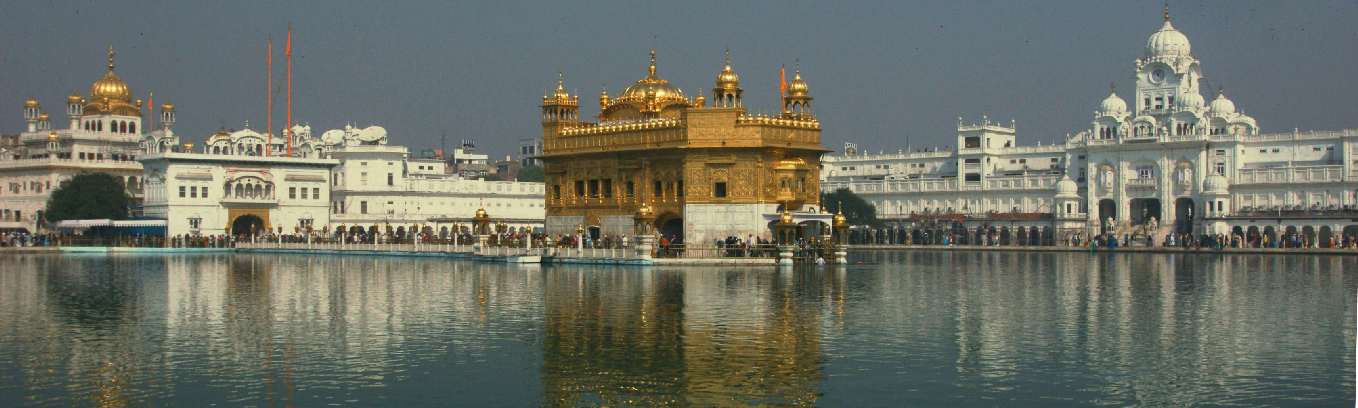 Golden Temple of Amritsar, the main pilgrimige Site of the Sikhs (Punjab, North-Western India)