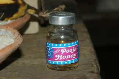 Pooja (Puja) honey for Hindu pilgrims in Bhubaneshwar, Orissa (India)