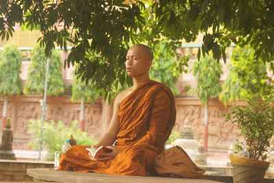 Thai Buddhist monk medidationg near Mahabodhi Vihara Temple in Bodhgaya, Bihar, Northern India