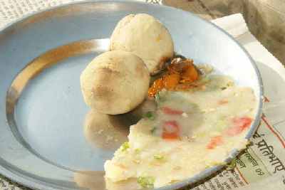 Indian Food: Alu Litti (Bread balls with potato)