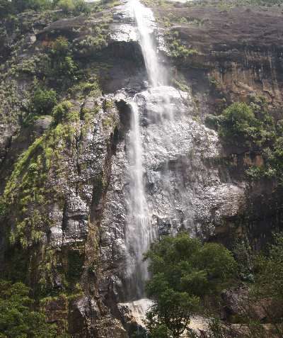 Diyaluma Ella Waterfall, near Haputale (Sri Lanka, Hill Country)