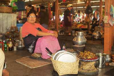 Foodstall at „Mother Market“ Ima Keithel in Imphal, Manipur, North-East India