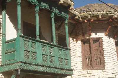 Houses with wooden balconies in Tukuche (Nepal, Mustang)