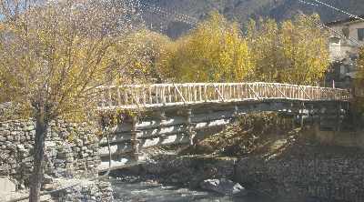 Wooden bridge spanning the Kali Gandaki in Jomsom (Nepal, Mustang)