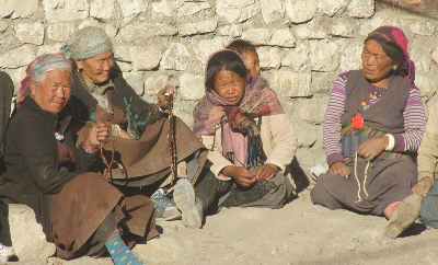 Gurung women in Kagbeni, near Jomsom (Mustang, Nepal)