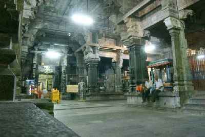 Inner Hall in the Ekambaranathar Koyil temple in Kanchipuram (Tamil Nadu, India)