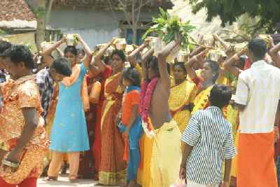 Hindu milk festival at Kanchipuram (Tamil Nadu)