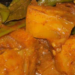 Sri Lankan Food: Pineapple Curry eaten in Pink House (Guest House in Kandy) 
