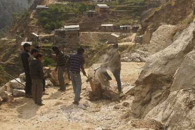Villagers removing stones from Karnali Highway (Himalaya, Western Nepal)