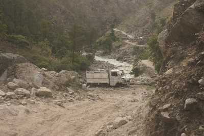 Damaged truck , Karnali Highway (Himalaya, Western Nepal)