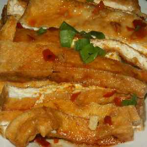 Chinese food: Lu-shui dou-fu, Tofu braised in master sauce