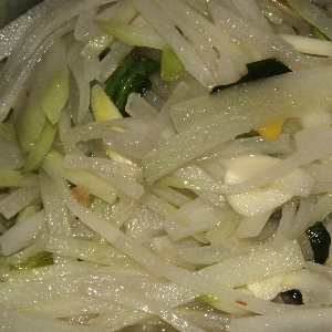 Chinese Food: Su-chao Luo Bu-Si, silky radish threads
