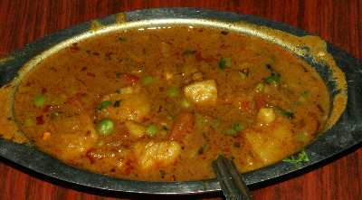 Indian Food: Aloo mutter (Alu matar), Potatoes with peas