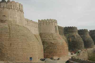 Fortress wall of Kumbhalgarh fort, Rajasthan (India)