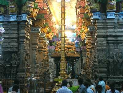 Stambha in Meenakshi Amman temple, Madurai, Tamil Nadu (South India)