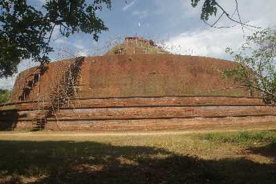 Stupa at Yudaganawa (Yudagana Dagoba), Buttala, near Monaragala, South-Eastern Sri Lanka