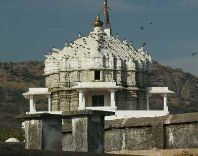 Dilwara (Delvara) Jain Temples near Mount Abu (Abu Parvat), Rajasthan (India)