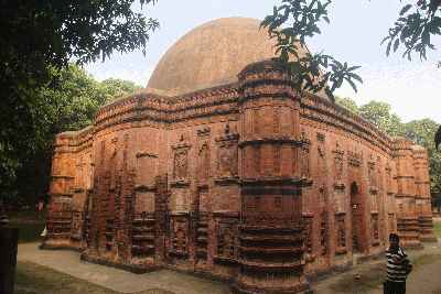 Khania Dighi Mosque (Rajbari Bibi Masjid) in Champai Nawabganj, Rajshahi Division (Bangladesh)