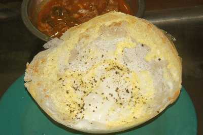Sri Lankan Food: Egg Hopper (Bittara Appa)