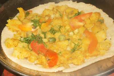 Nepali/Newari food: Vegetarian Chatamari (Newari Pizza)