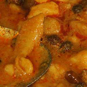 Nepali/Newari Food: Tama (curry from potatoes, chickpeas, fermented bamboo sprouts)