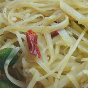 Chinese Food in Nepal: Xiang-la Tudou Si (spicy potato stripes) 