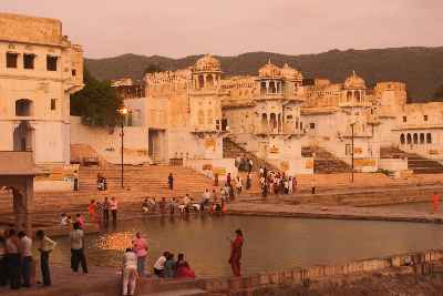 Sunset at the Ghats in Pushkar, Rajasthan (India)