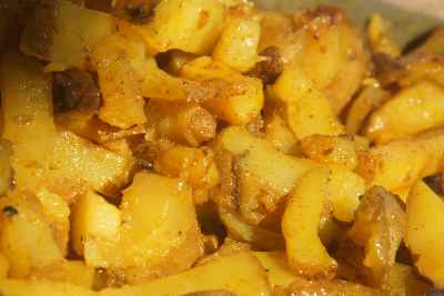 Indian Food: Alu Bhaji (Fried potatoes) 