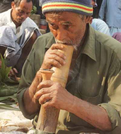 Chakma tribal smoking a bamboo pipe (daba) filled with water in Rangamati (Chittagong Hill Tracts, Bangladesh)