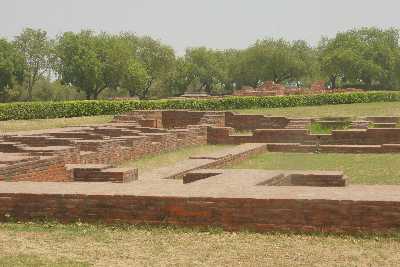 Archeological park in Sarnath, near Varanasi, Uttar Pradesh (India)
