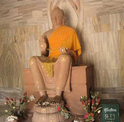 Buddha in Thai temple in Sarnath, near Varanasi, Uttar Pradesh (India)