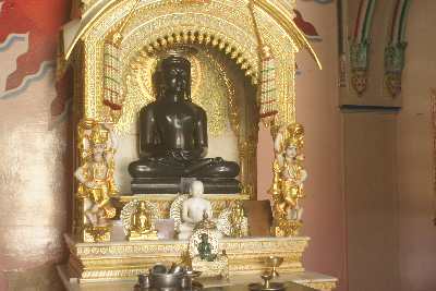 Sri Shreyamsanath Tirthankara idol in Digambar Jain Mandir temple in Sarnath, near Varanasi, Uttar Pradesh (India)