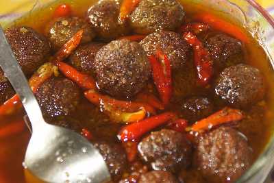 Indian / Khasi food: Achar soh phie (Chinese strawberries in a spicy chili oil)