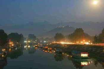 Srinagar: Hausboote am Jhelam