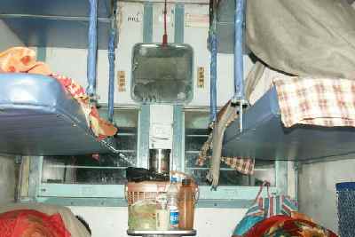 Indian Railways: Sleeper compartment with berths in night configuration