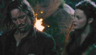 Lyv Tyler als Arwen Undómiel and Viggo Mortensen als Aragorn