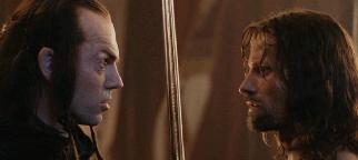 Aragorn (Viggo Mortensen) und Elrond (Hugo Weaving) in Dunharg
